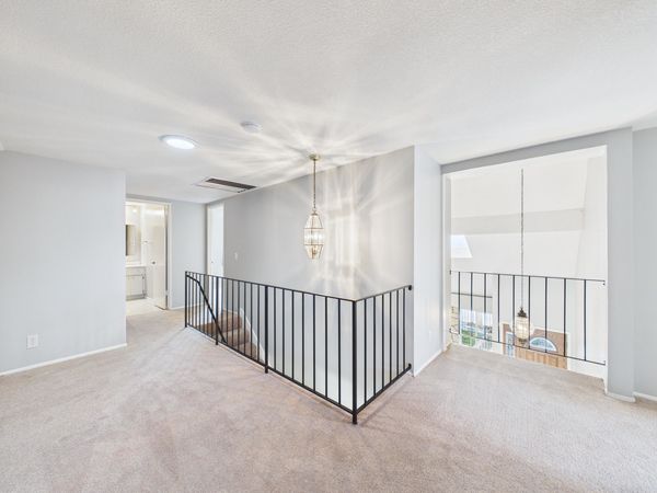 5375 Vista Real Cypress CA - 050 - Hall 6