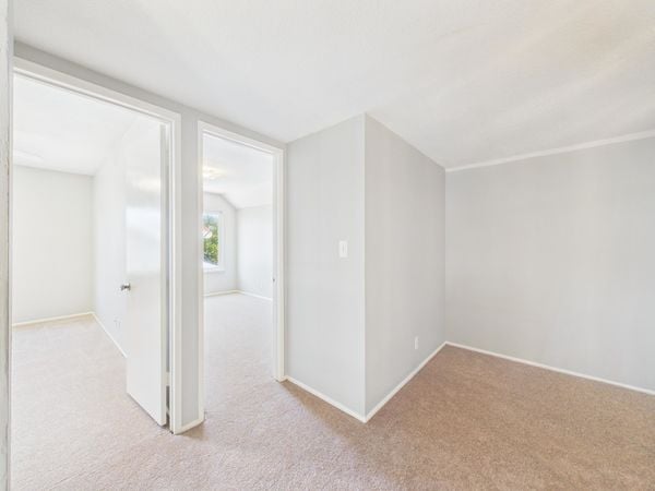 5375 Vista Real Cypress CA - 051 - Hall 7