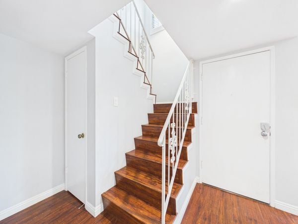 5375 Walker St Cypress CA - 015 - Stairs