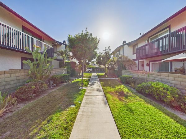 5375 Walker St Cypress CA - 035 - Lawn