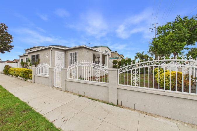 741 W Hill St Long Beach CA - 002 - Front 2