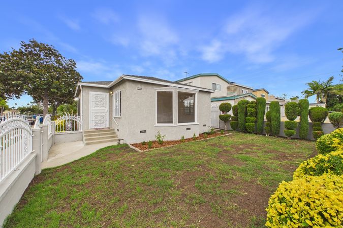 741 W Hill St Long Beach CA - 003 - Front 3