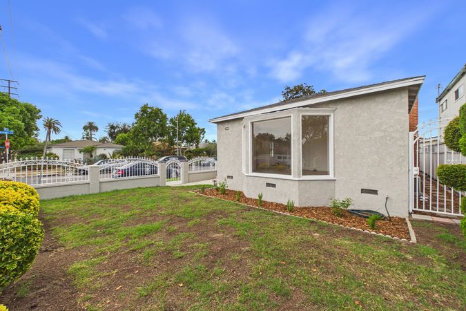 741 W Hill St Long Beach CA - 004 - Front 4
