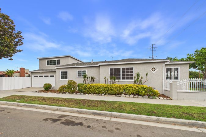741 W Hill St Long Beach CA - 006 - Front 6
