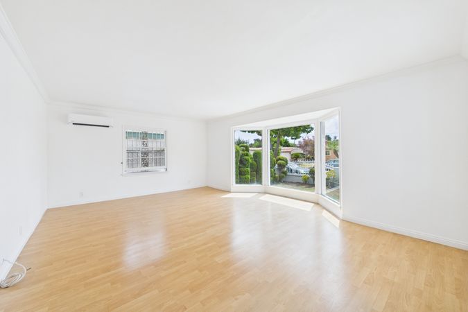 741 W Hill St Long Beach CA - 007- Living Room 1