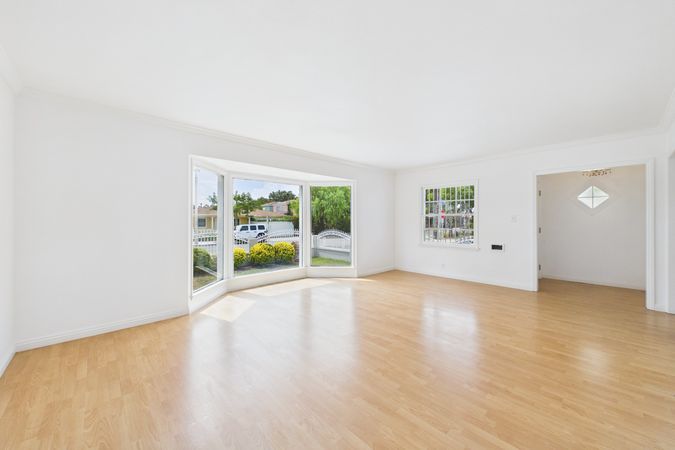741 W Hill St Long Beach CA - 010 - Living Room 4
