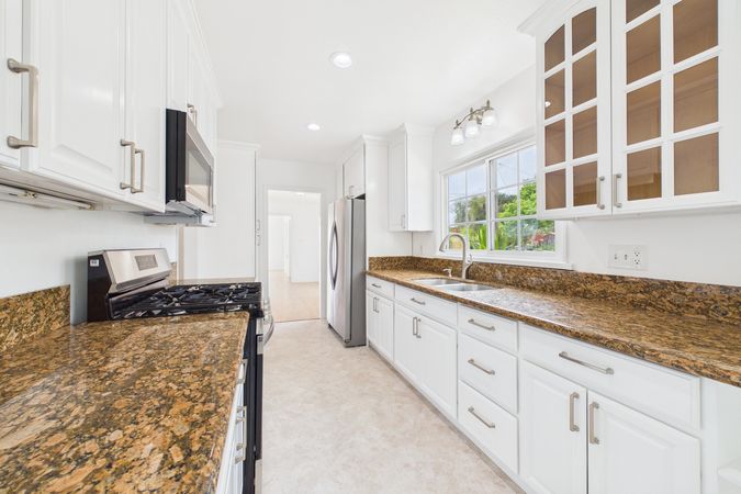 741 W Hill St Long Beach CA - 016 - Kitchen 4