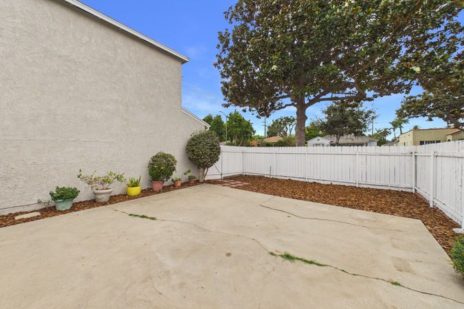 741 W Hill St Long Beach CA - 034 - Backyard 4