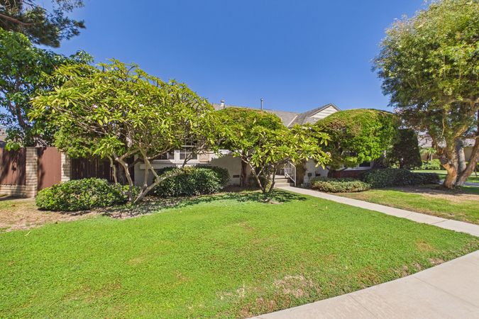 1902 Lees Ave Long Beach CA - 003 - Front 6