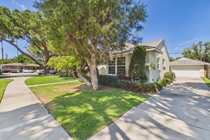 1902 Lees Ave Long Beach CA - 005 - Front 5