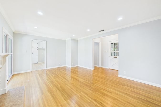 1902 Lees Ave Long Beach CA - 007 - Living Room 3