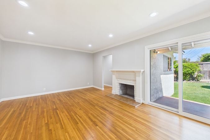1902 Lees Ave Long Beach CA - 009 - Living Room 5