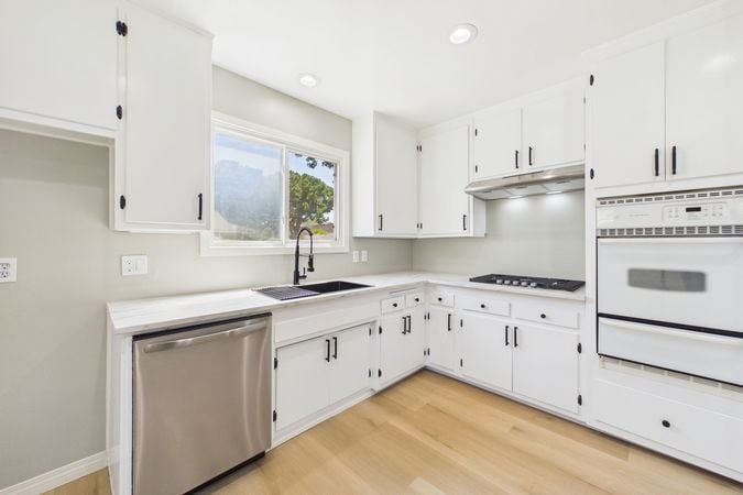 1902 Lees Ave Long Beach CA - 011 - Kitchen 3