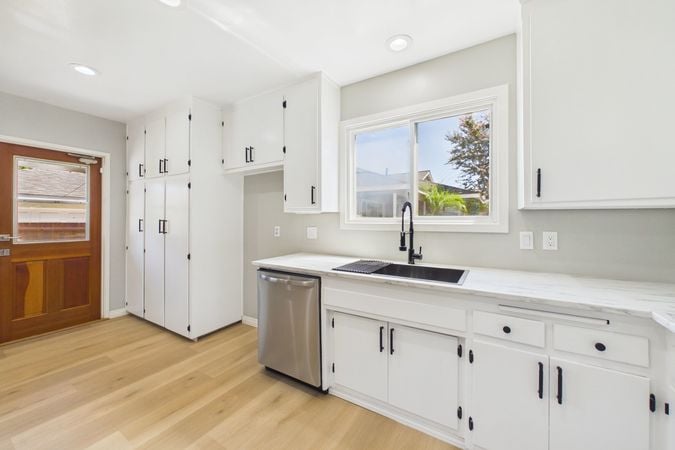 1902 Lees Ave Long Beach CA - 013 - Kitchen 5