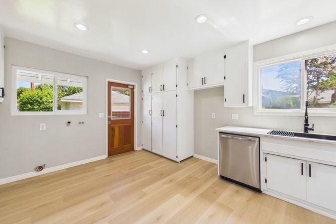 1902 Lees Ave Long Beach CA - 014 - Kitchen 6