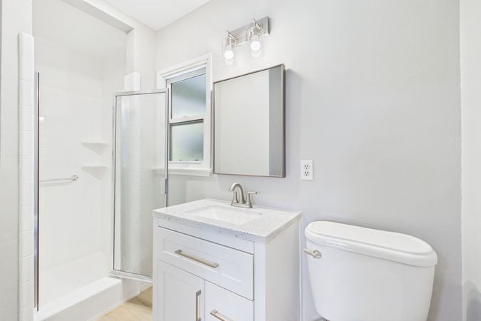1902 Lees Ave Long Beach CA - 020 - Master Bathroom 1