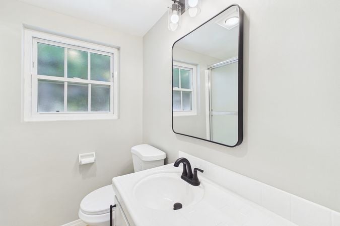 1902 Lees Ave Long Beach CA - 026 - Bathroom 2-1