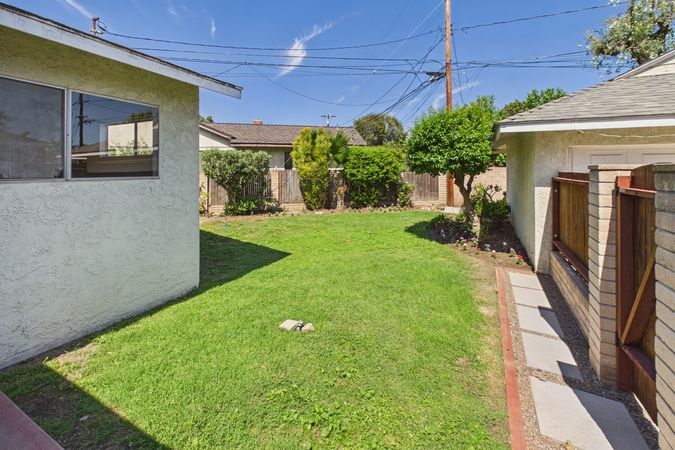 1902 Lees Ave Long Beach CA - 032 - Backyard 1