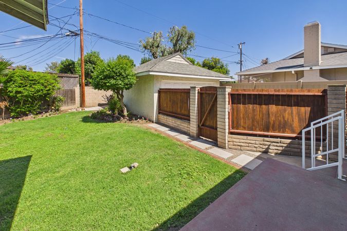 1902 Lees Ave Long Beach CA - 033 - Backyard 2