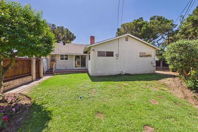 1902 Lees Ave Long Beach CA - 036 - Backyard 5