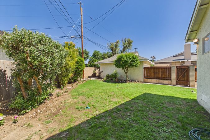 1902 Lees Ave Long Beach CA - 037 - Backyard 6