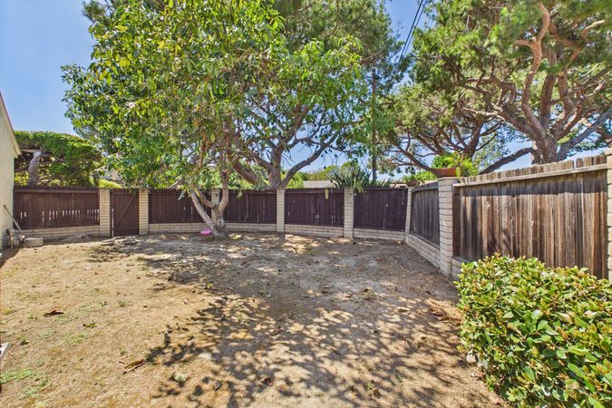 1902 Lees Ave Long Beach CA - 038 - Backyard 7