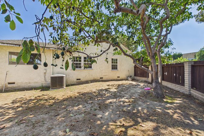 1902 Lees Ave Long Beach CA - 039 - Backyard 8
