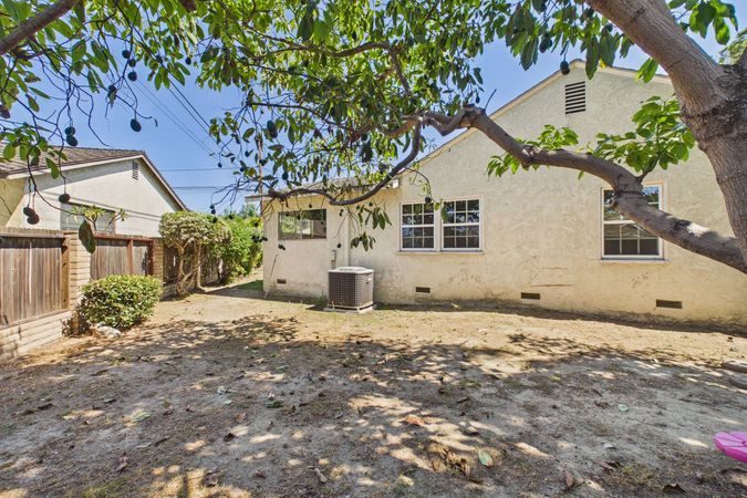 1902 Lees Ave Long Beach CA - 040 - Backyard 9