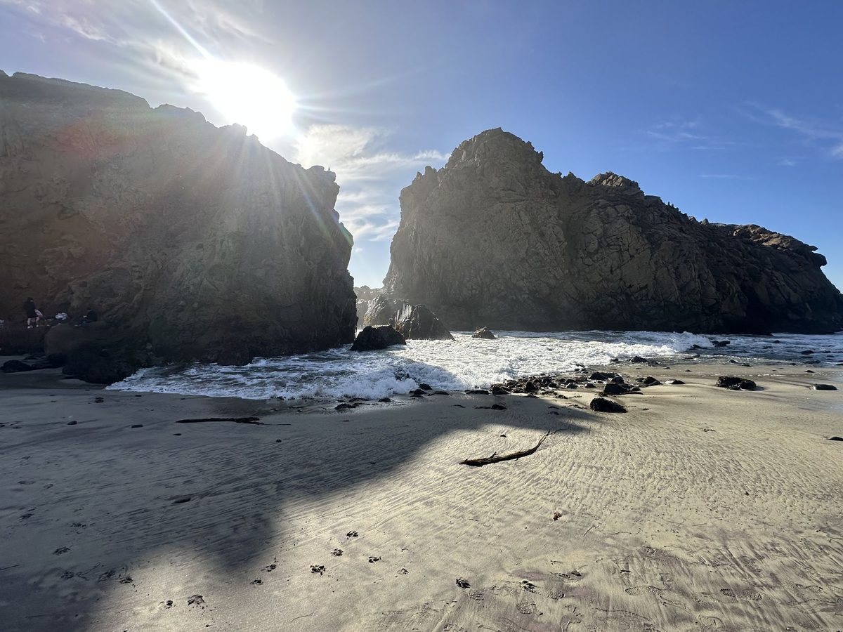 Keyhole Arch and sea stacks at Pfeiffer Beach, Big Sur