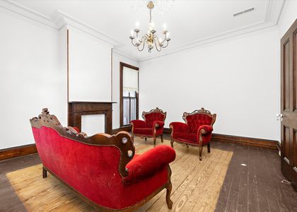 11-201 S Main St-Living Room2-10