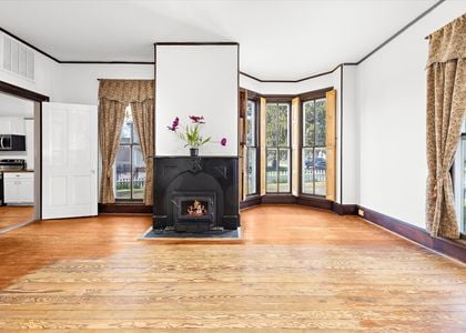 15-201 S Main St-Family Room-14