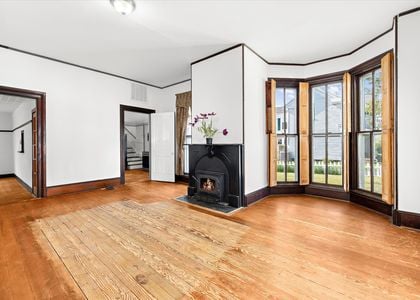 16-201 S Main St-Family Room2-15