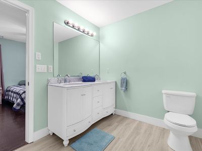 17-JMRealEstatePhotos.com_29321 Greenfield Ave-27