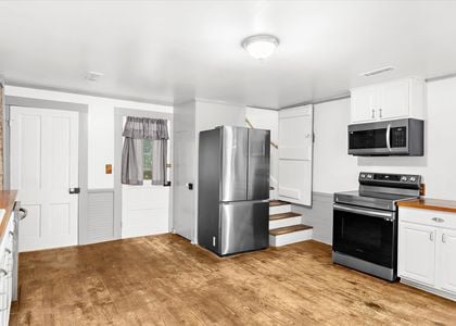 23-201 S Main St-Kitchen5-22