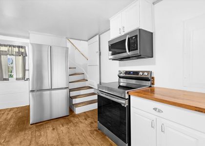 26-201 S Main St-Kitchen6-25