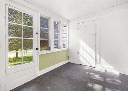 27-201 S Main St-Back MudRoom-26