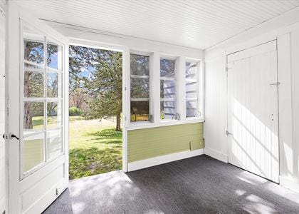 28-201 S Main St-Back MudRoom2-27