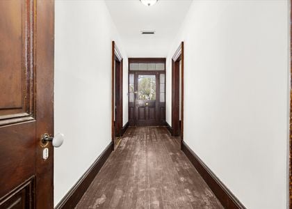 33-201 S Main St-View to Front Door-32