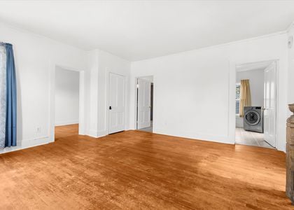 44-201 S Main St-PrimaryBedroom3-43