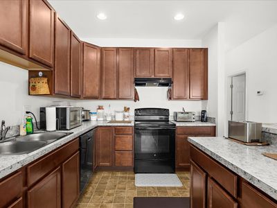 16-JMRealEstatePhotos.com_331 Ashby Commons-16