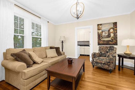 26-20-Family Room-Jmrealestatephotos.com_1201 Hambrooks Blvd_30