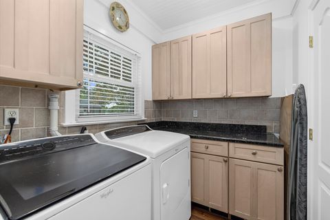 28-22-Laundry Room-Jmrealestatephotos.com_1201 Hambrooks Blvd_33