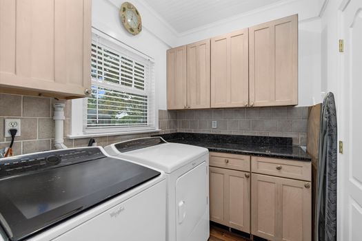 28-22-Laundry Room-Jmrealestatephotos.com_1201 Hambrooks Blvd_33