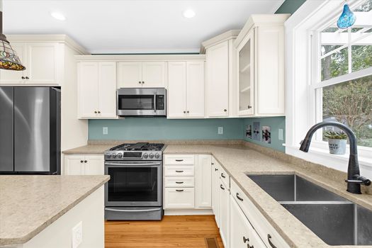 33-26-Kitchen-Jmrealestatephotos.com_1201 Hambrooks Blvd_36