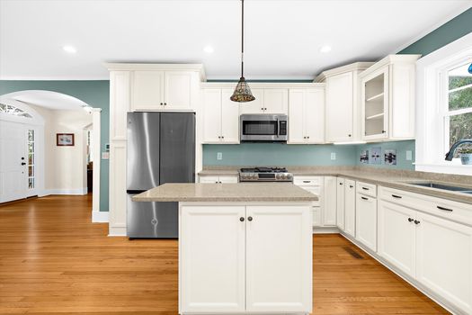 34-27-Kitchen-Jmrealestatephotos.com_1201 Hambrooks Blvd_39