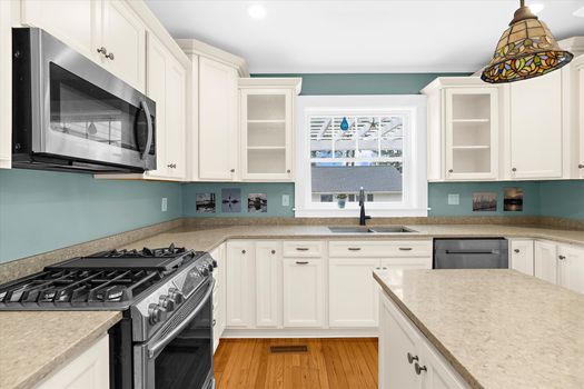 38-31-Kitchen-Jmrealestatephotos.com_1201 Hambrooks Blvd_43