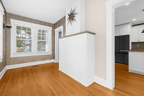 40-33-Reading Nook-Jmrealestatephotos.com_1201 Hambrooks Blvd_46