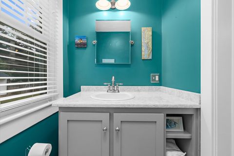 46-39-Half Bath-Jmrealestatephotos.com_1201 Hambrooks Blvd_51