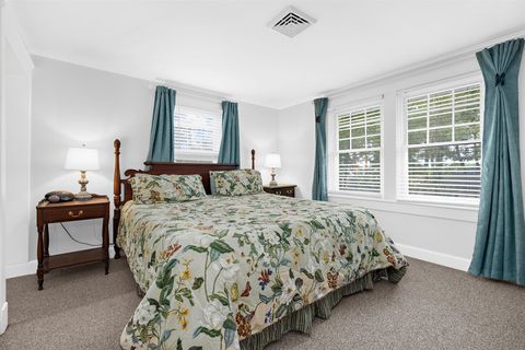 47-40-Primary Bedroom-Jmrealestatephotos.com_1201 Hambrooks Blvd_61