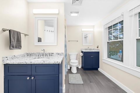 51-44-Primary Bathroom-Jmrealestatephotos.com_1201 Hambrooks Blvd_71